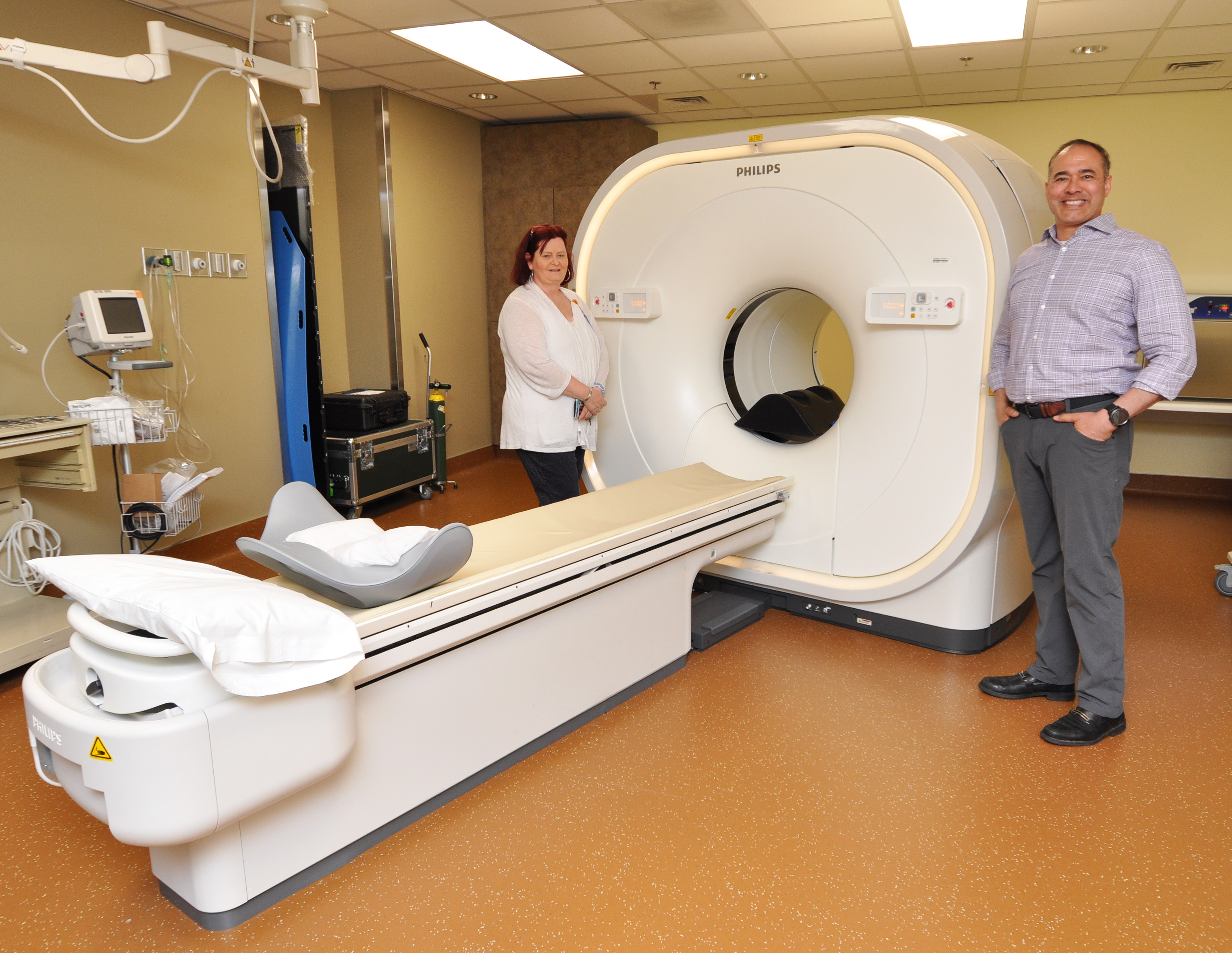 Staff posing with Philips Vereos digital PET/CT